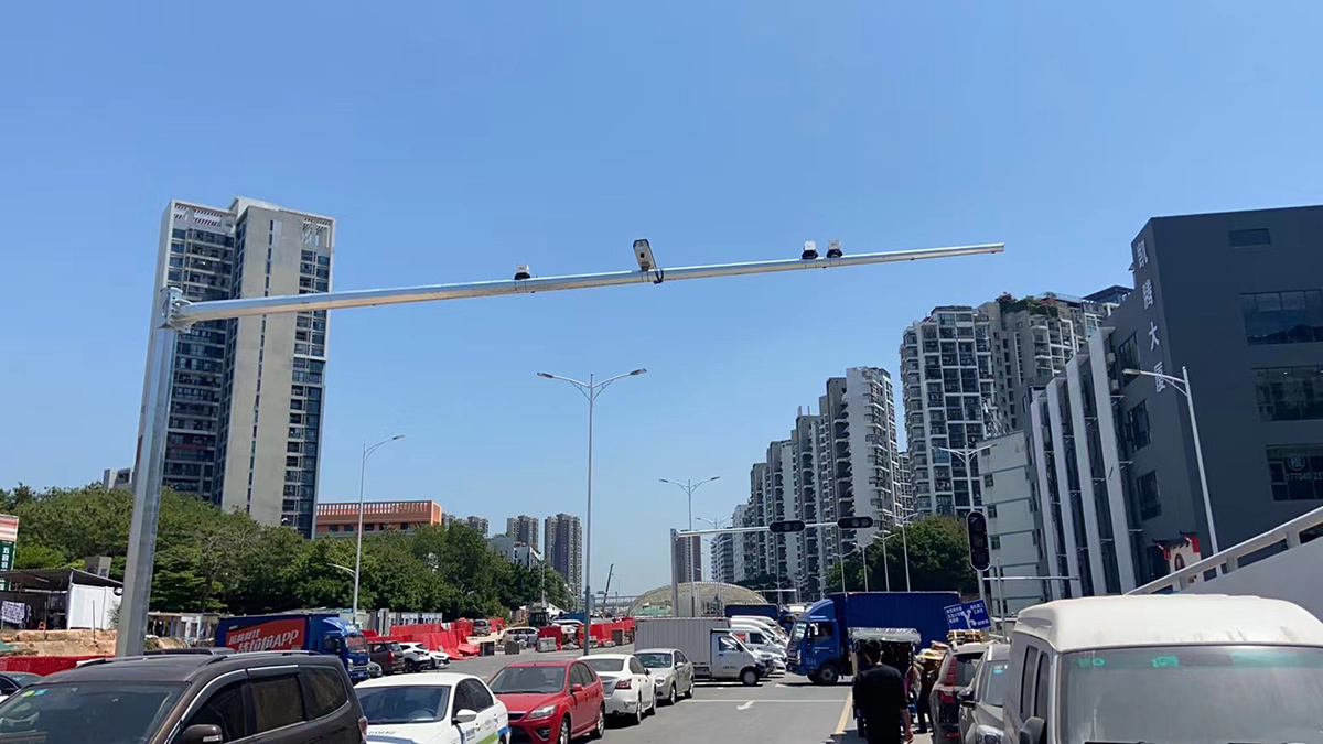 电子警察监控安装调试，抓拍系统，交通视频监控系统，天眼亮雪工程，平安城市，监控系统补光灯频闪灯爆闪灯，监控抓拍，交通工程，湖南交通工程公司，长沙雄伟交通科技，长沙雄伟交通工程，长沙雄伟红绿灯信号灯监控抓拍安装工程公司